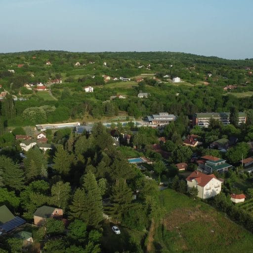 Smeštaj u brvnarama okruženim prirodom Smeštaj u brvnarama okruženim prirodom